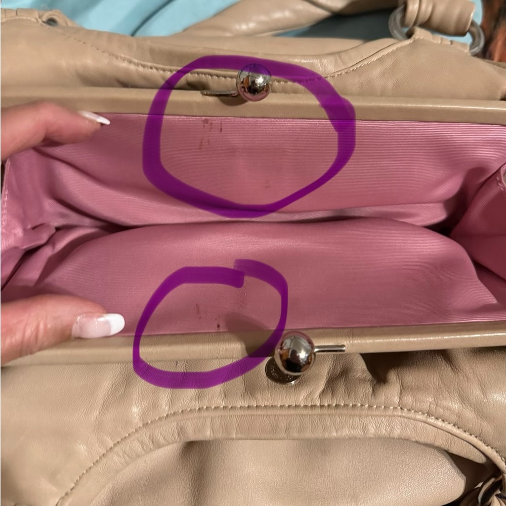Elegant Tan Leather Handbag - Picture 5 of 6
